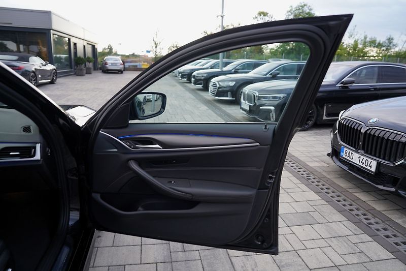 BMW Řada 5 540i xDrive/Lasery,HUD/335PS - fotka 19 z 45