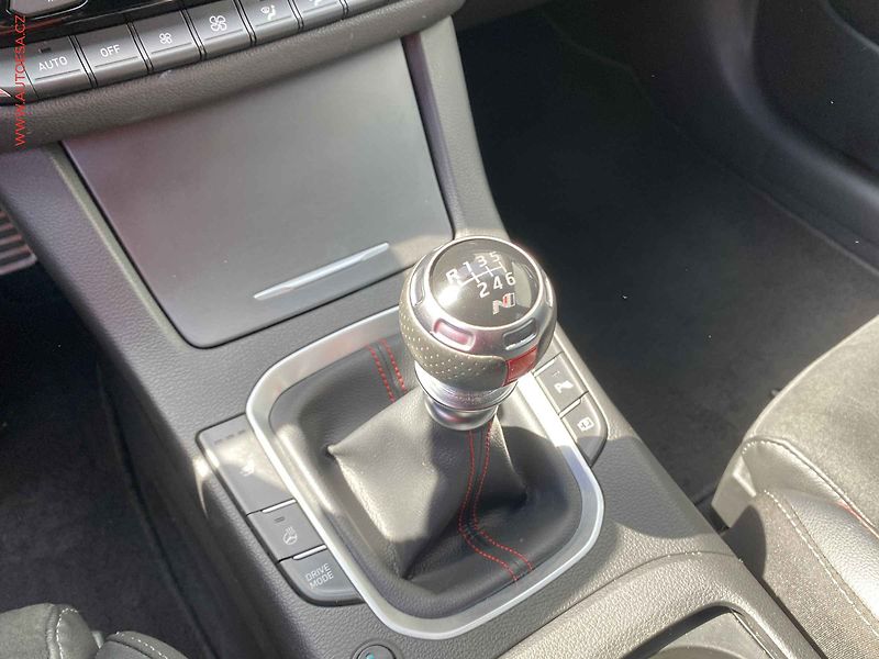 Hyundai i30 (2022) 1.5T-GDi, N-Line, kůže, LED - fotka 16 z 19