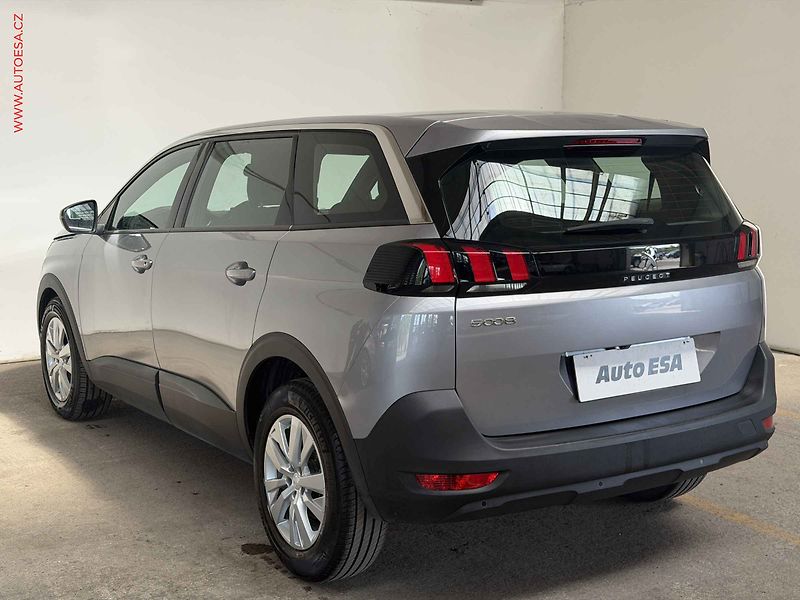 Peugeot 5008 (2023) 1.2PT, Active - fotka 5 z 14