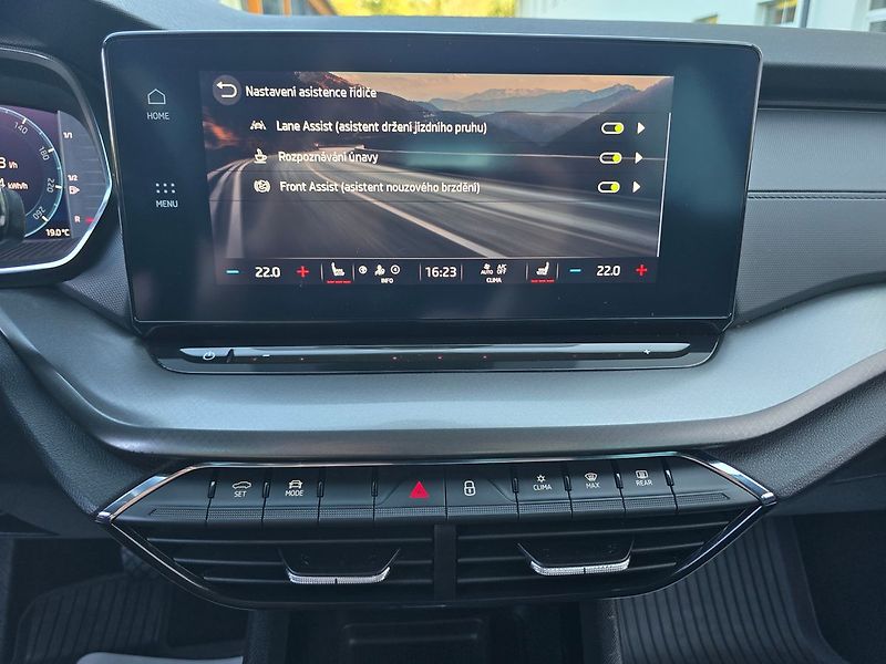 Škoda Octavia 1.4TSi 150kW iV DSG KAMERA - fotka 21 z 46