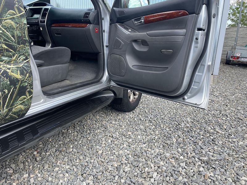 Toyota Land Cruiser 3.0TD 4x4 170PS AUT VÝBAVA !!! - fotka 135 z 180