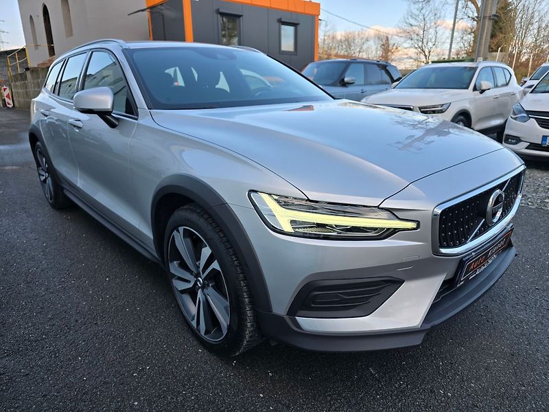 Volvo V60 184kW B5 4x4 CROSS COUNTRY - fotka 2 z 50
