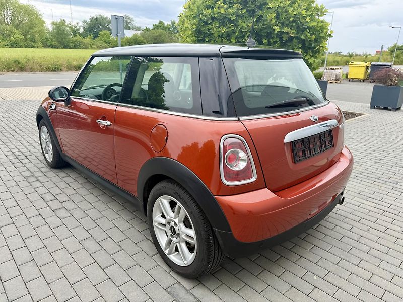 Mini Cooper (2012) 1.6 90kW FACELIFT!!! - fotka 8 z 19