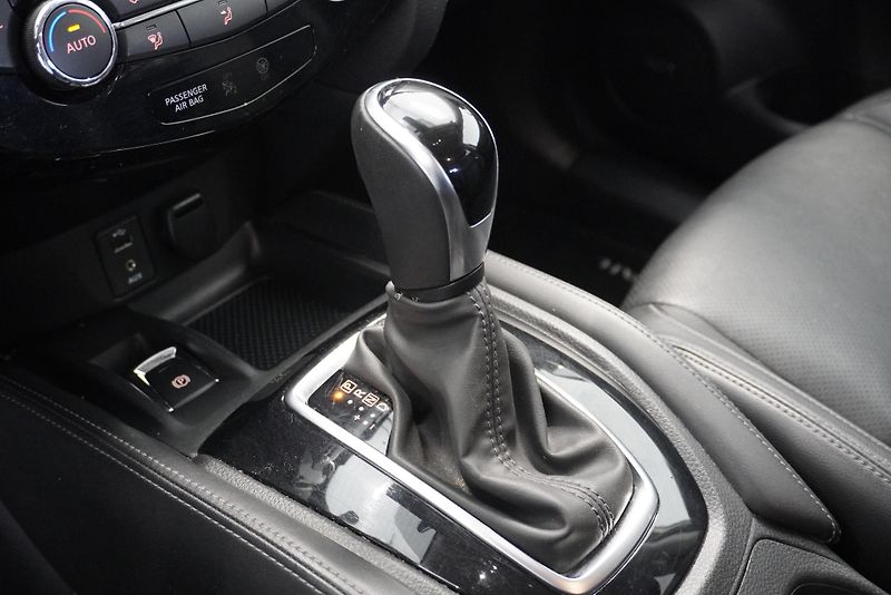Nissan X-Trail  DIG-T 1,3i TEKNA  AUTOMAT - fotka 17 z 32