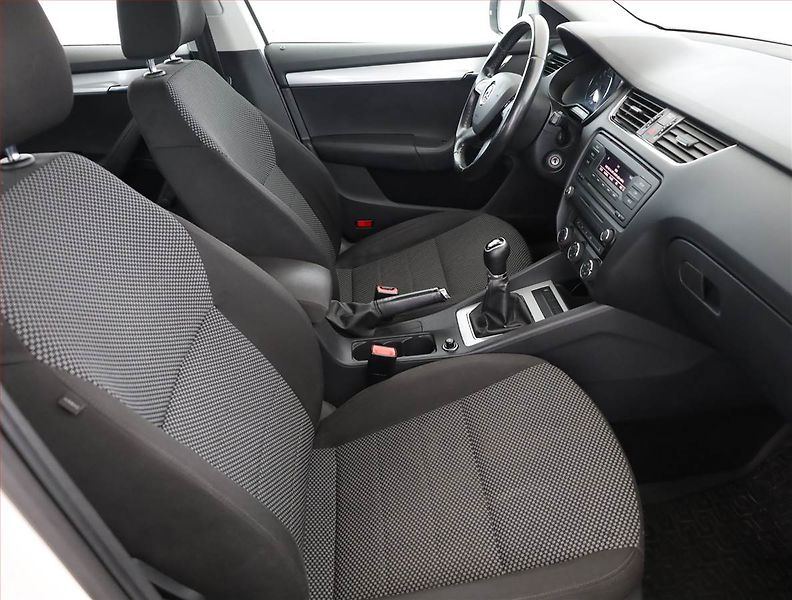 Škoda Octavia (2013) Ambition 1.6 TDI, Serv.kniha - fotka 7 z 17