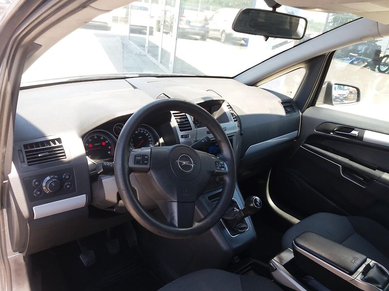 Opel Zafira 1.6 16V,7.MÍST,KLIMA! - fotka 10 z 19