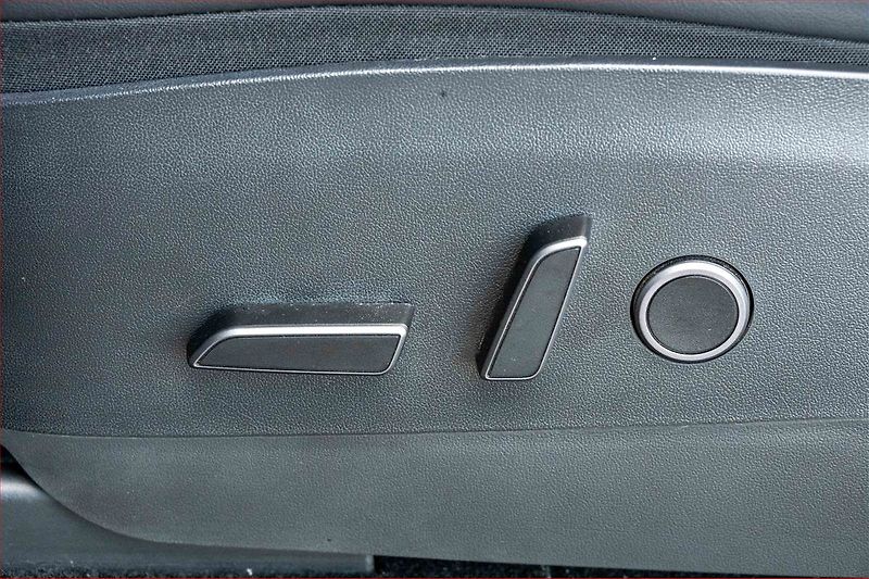 Tesla Model Y (2023) RWD LFP 60kWh, SoH 93% - fotka 20 z 23