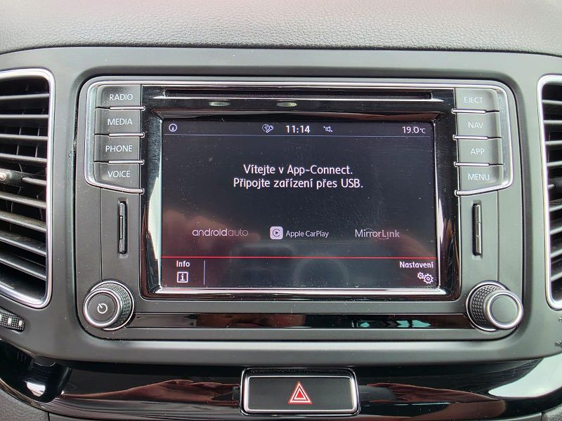 Volkswagen Sharan 2.0TDI DSG 4x4 7-M Webasto TZ - fotka 15 z 33