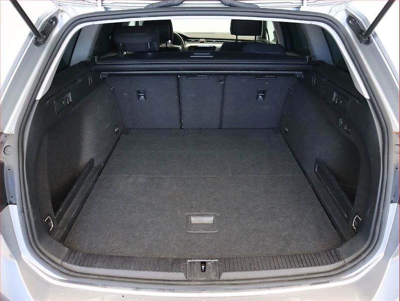 Volkswagen Passat (2021) 2.0 TDI, Automat, Serv.kniha - fotka 14 z 23