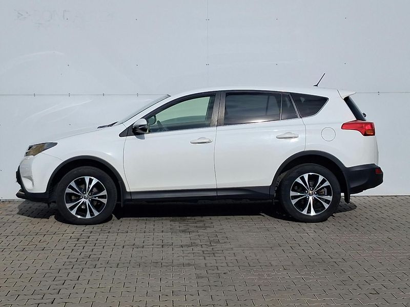 Toyota RAV4 2.2 D-4D Active 4x4 - fotka 3 z 24