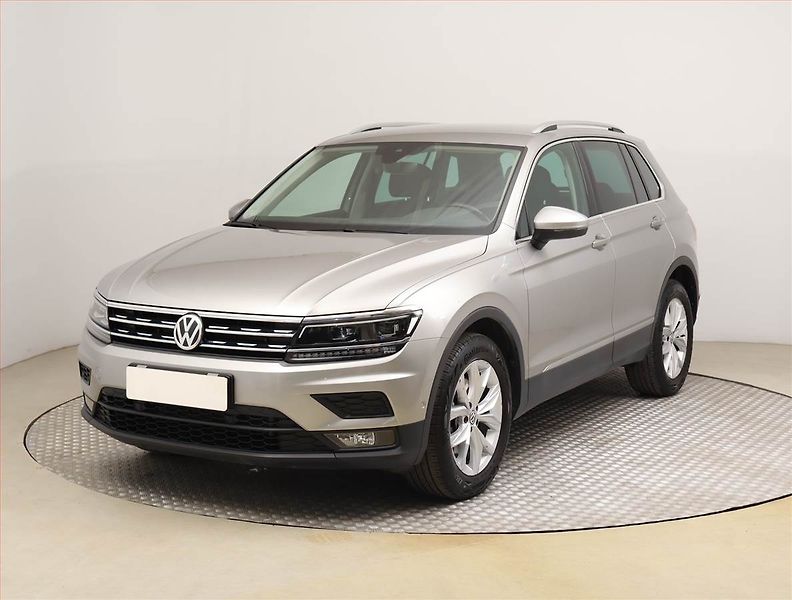Volkswagen Tiguan (2020) Elegance 2.0 TSI - fotka 2 z 29