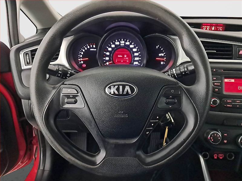 Kia Ceed (2015) 1.4 CVVT - fotka 15 z 15