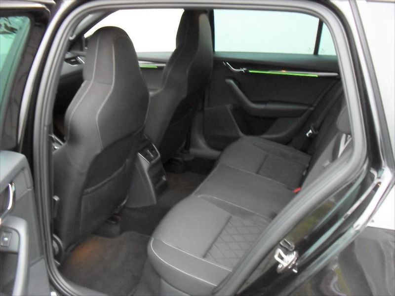 Škoda Octavia 2,0 RS 4x4 DSG LED Panoram DPH - fotka 14 z 31