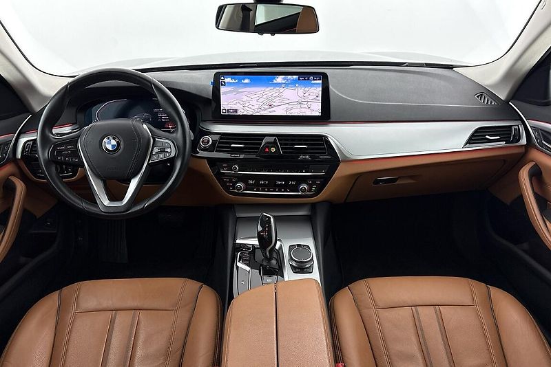 BMW Řada 5 530d xDrive - fotka 7 z 15