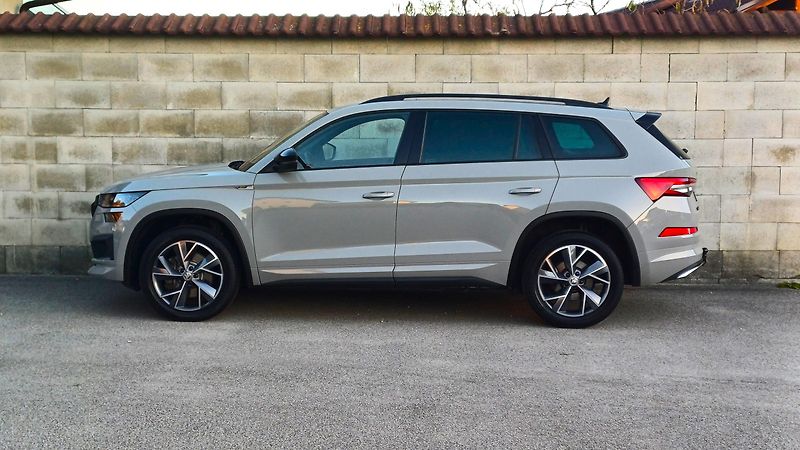 Škoda Kodiaq TDI 147kW 4x4 SPORTLINE-CR-DPH - fotka 8 z 50