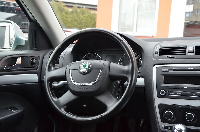 Škoda Octavia (2009) 1.6 MPi 75kW Ambition / ČR - fotka 21 z 31