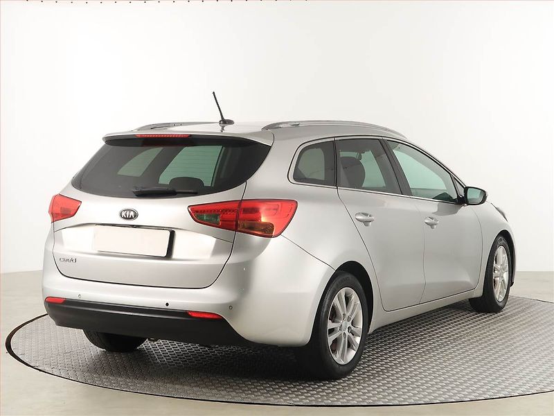 Kia Ceed (2013) Gold 1.6 GDI, Automat, Navi - fotka 5 z 18