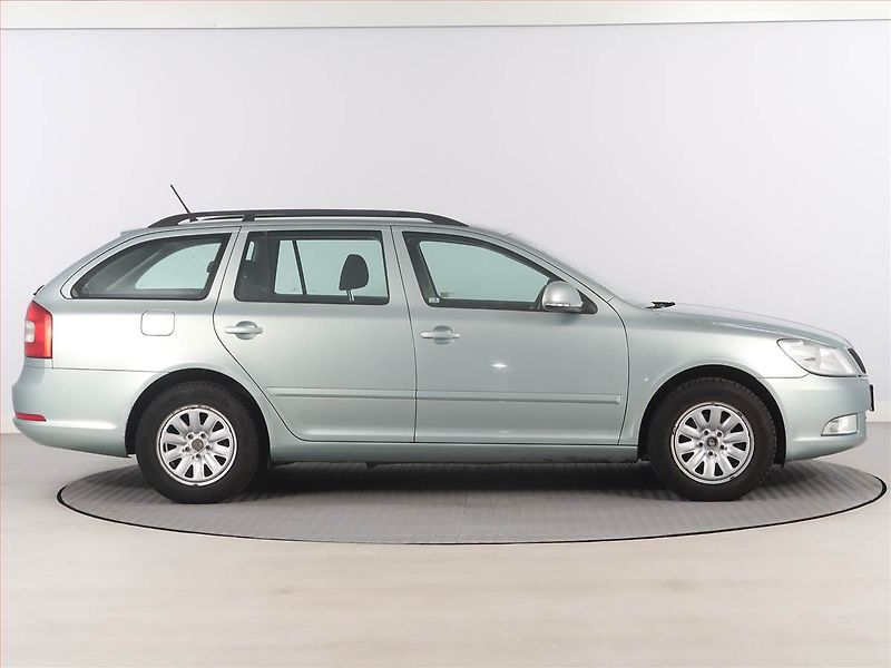 Škoda Octavia (2013) 1.6 TDI, po STK, pěkný stav - fotka 6 z 14