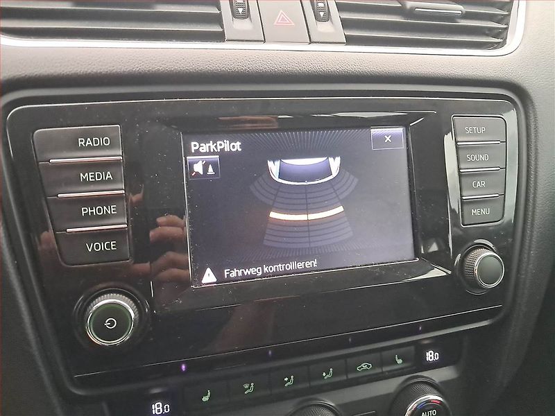 Škoda Octavia (2014) 1.6 TDI, Tempomat - fotka 18 z 18