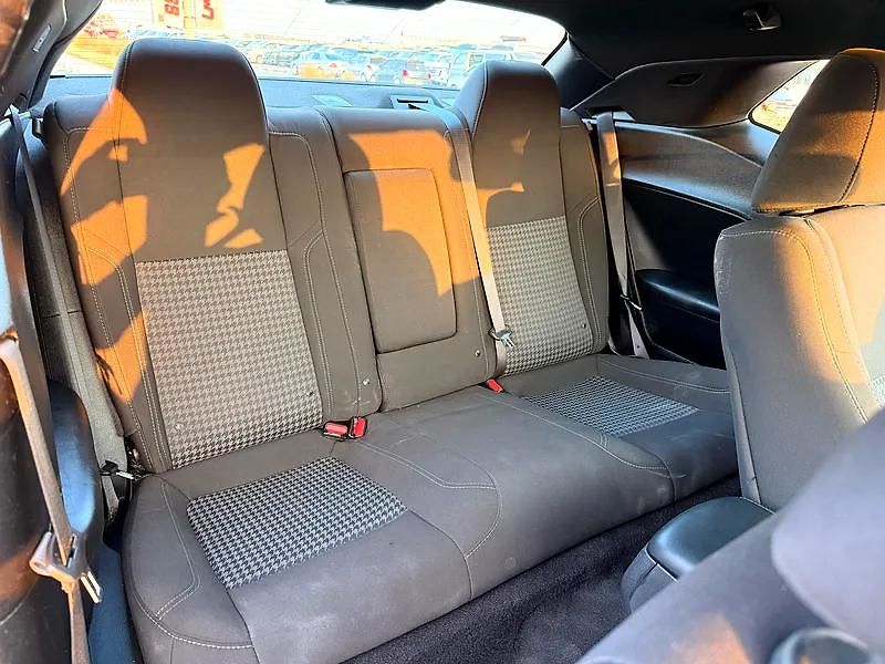 Dodge Challenger (2021) Americká V6 zadokolka - fotka 8 z 12
