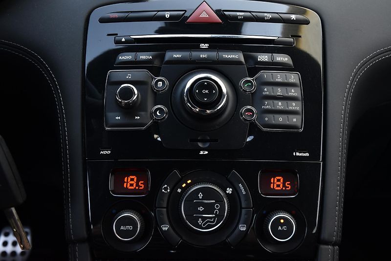Peugeot RCZ 1.6 T GT-LINE RED CARBON, NAVI - fotka 23 z 47