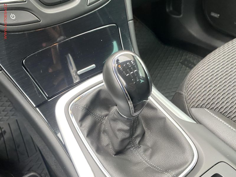 Opel Insignia (2014) 2.0 CDTI, 1.maj,ČR - fotka 16 z 19