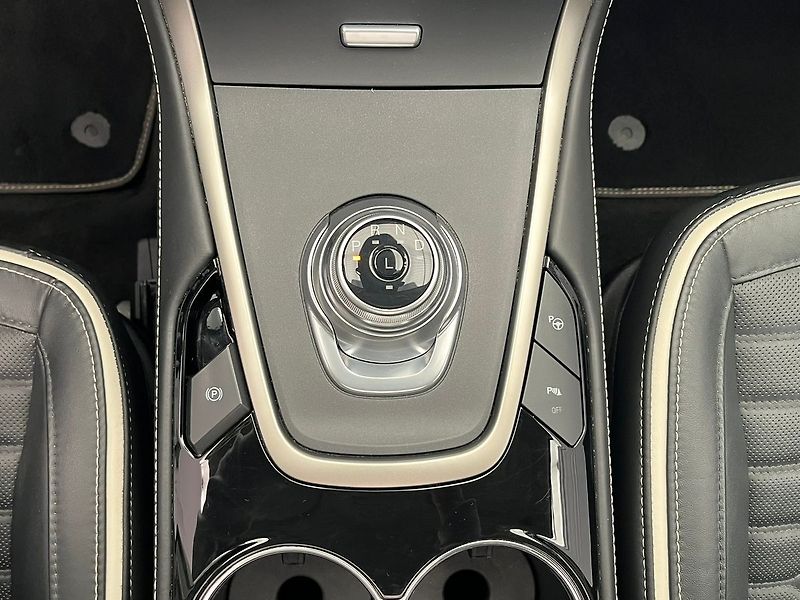 Ford S-MAX 2,5 FHEV Vignale 140KW  7 míst - fotka 34 z 57