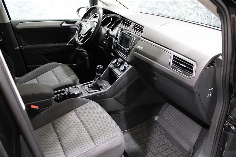 Volkswagen Touran 1,4 TSI Comfortline 7-míst - fotka 12 z 32