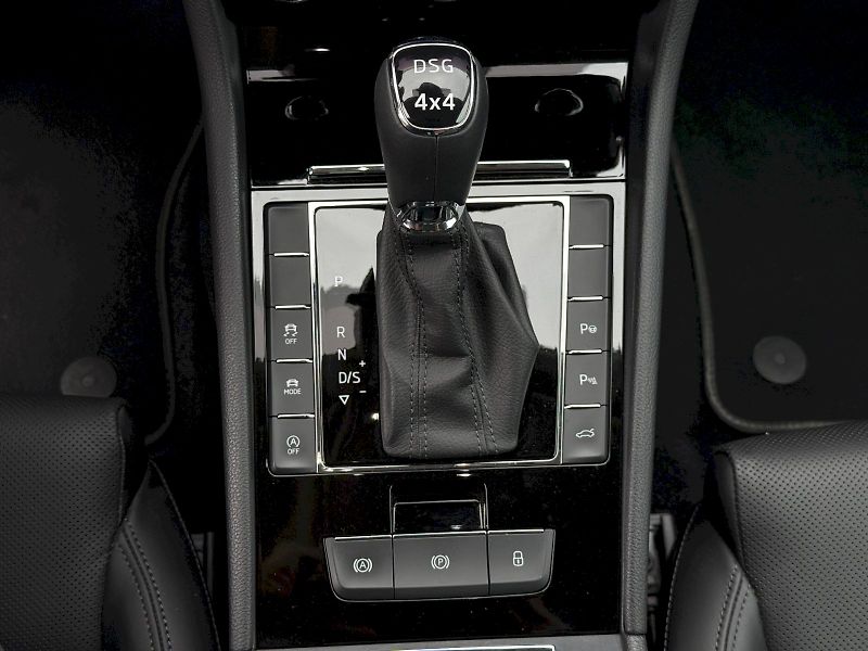 Škoda Superb (2017) Combi 2.0 TSI 206 kW 4x4 DSG L - fotka 16 z 25