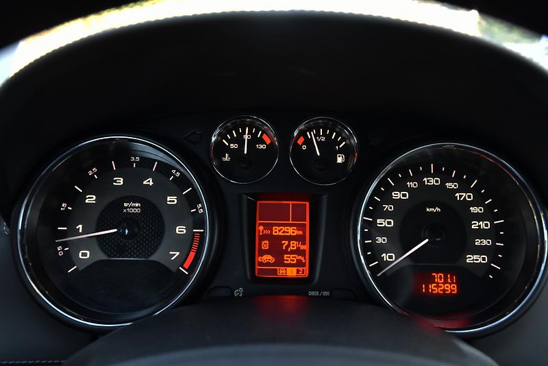 Peugeot RCZ 1.6 T,KŮŽE,VÝHŘEV,TEMP,DKLIMA - fotka 14 z 39