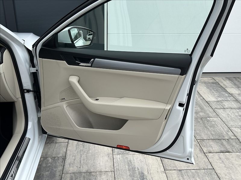 Škoda Superb 1,4 TSI 150PS  Style Plus 4x4 - fotka 18 z 58