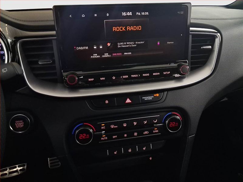 Kia Ceed (2023) 1.5 T-GDI - fotka 12 z 17