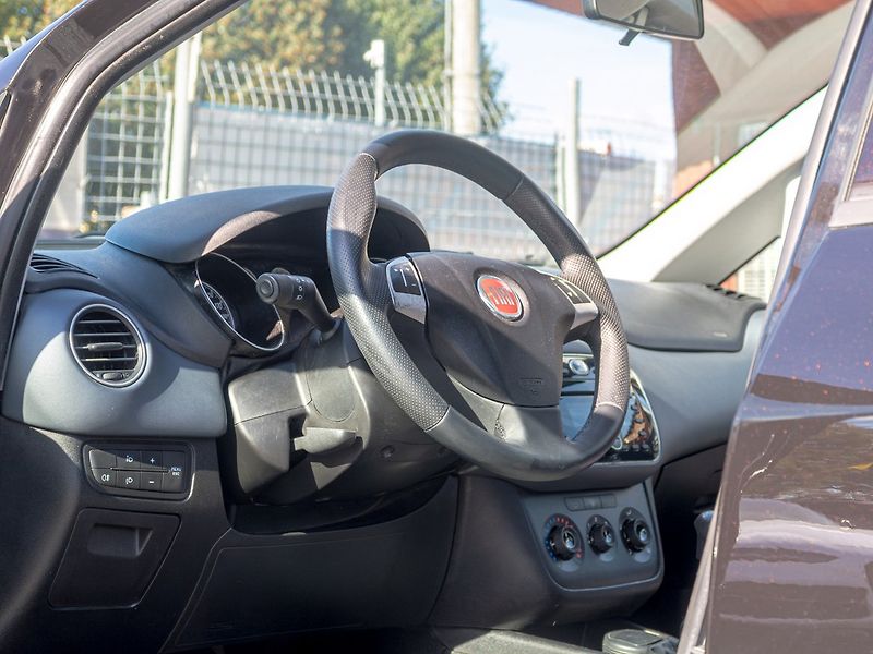 Fiat Punto Evo (2011) 1.4i 55KW – PO VELKÉ SERVISU - fotka 10 z 39