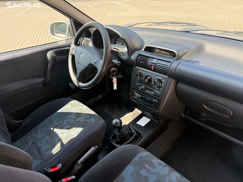 Opel Corsa (2001) 1.0i, 40kw 155t. KM! - fotka 10 z 19