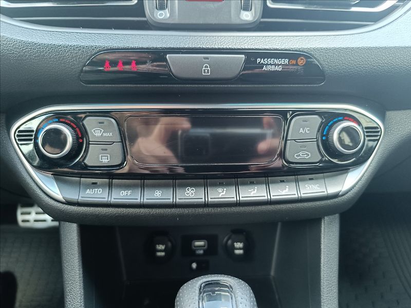 Hyundai i30 1,5 T-GDi, DCT N-Line Rezervac - fotka 18 z 22