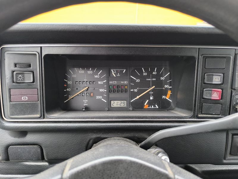 Volkswagen Golf (1982) PŮVODNÍ STAV,KOMPLETNÍ DOK. - fotka 24 z 50