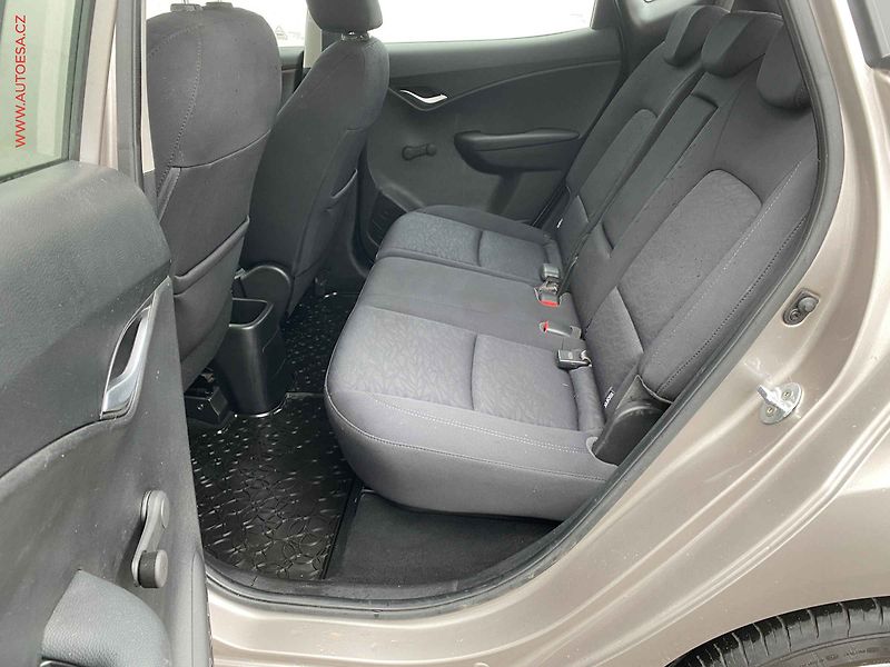 Hyundai ix20 (2016) 1.6 GDi, ČR, AT, park.čidla - fotka 10 z 18