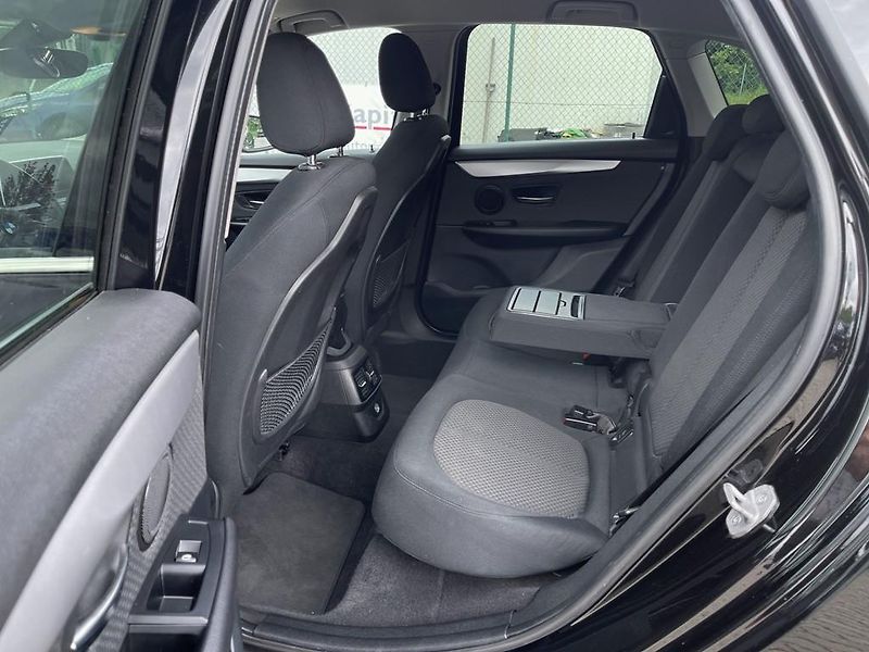 BMW Řada 2 218i 100 kW navigace - fotka 7 z 15