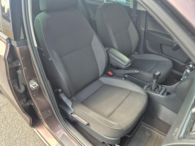 Škoda Rapid (2015) Ambition 1.2 TSI 63 kW 5°manuá - fotka 18 z 27