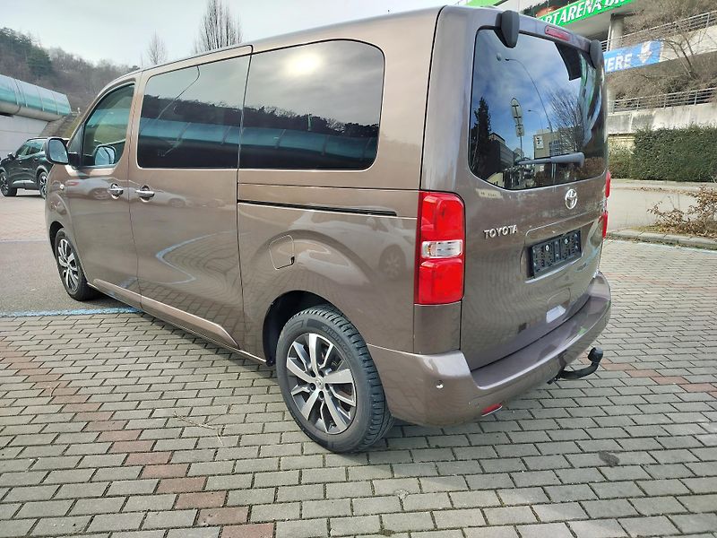 Toyota ProAce Verso 4x4 kůže, navi,  8 míst, tažné - fotka 5 z 30