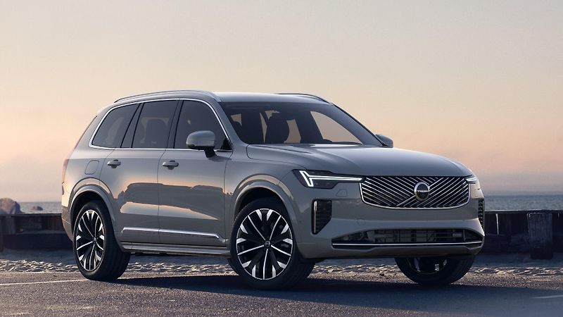 Volvo XC90 (2026) B5 AWD AUT BRIGHT PLUS 7míst - fotka 2 z 11