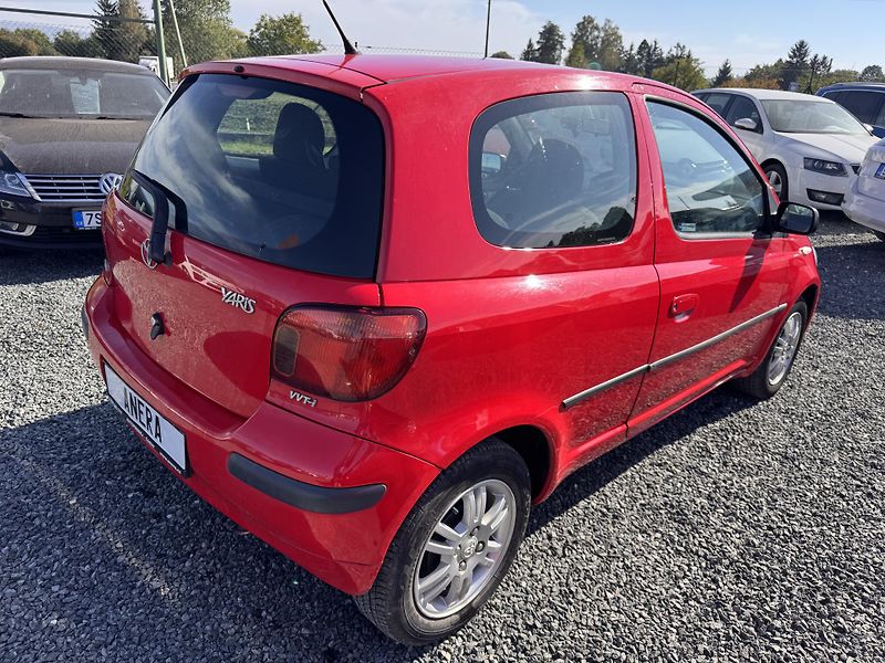 Toyota Yaris 1.0 VVTi,48 kW,98 tis km,1.Maj - fotka 9 z 17