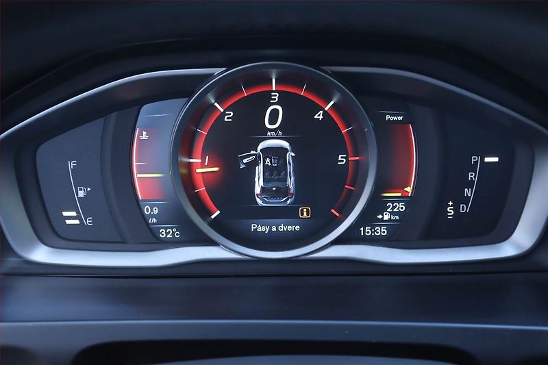 Volvo V60 (2015) D4 2.0, Automat, Serv.kniha - fotka 11 z 23
