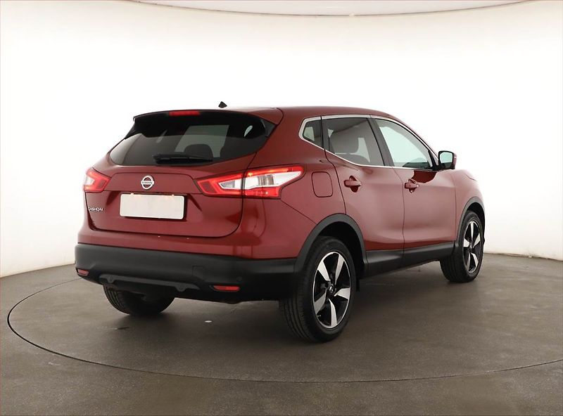 Nissan Qashqai (2016) 1.2 DIG-T, ČR,1.maj, Navi - fotka 5 z 18
