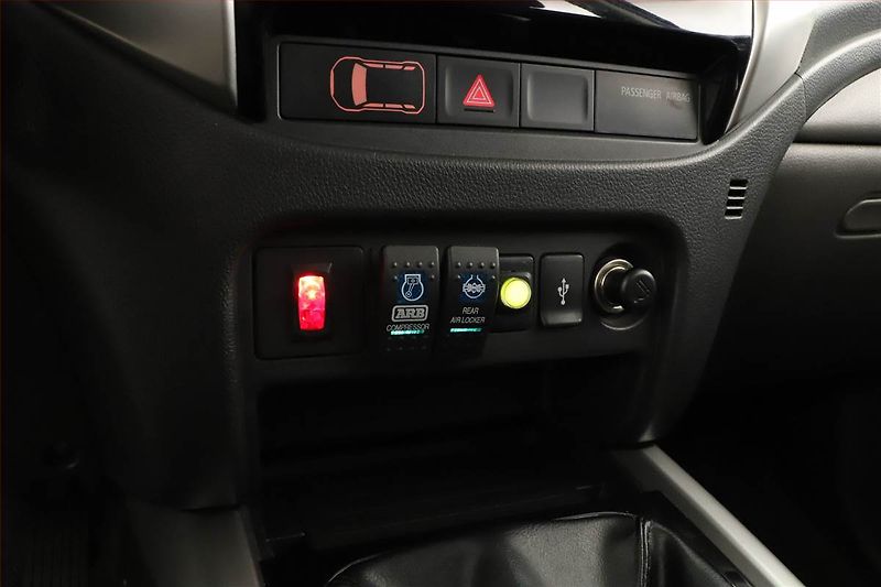 Mitsubishi L200 (2017) 2.4 DI-D - fotka 15 z 20