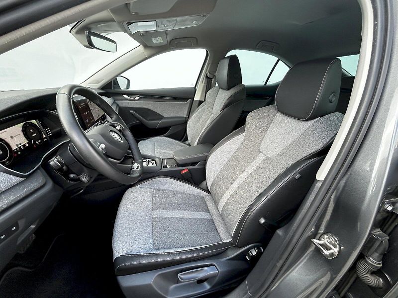 Škoda Octavia (2024) 1.5 TSI 110kW MHEV DSG Top Sel - fotka 26 z 33