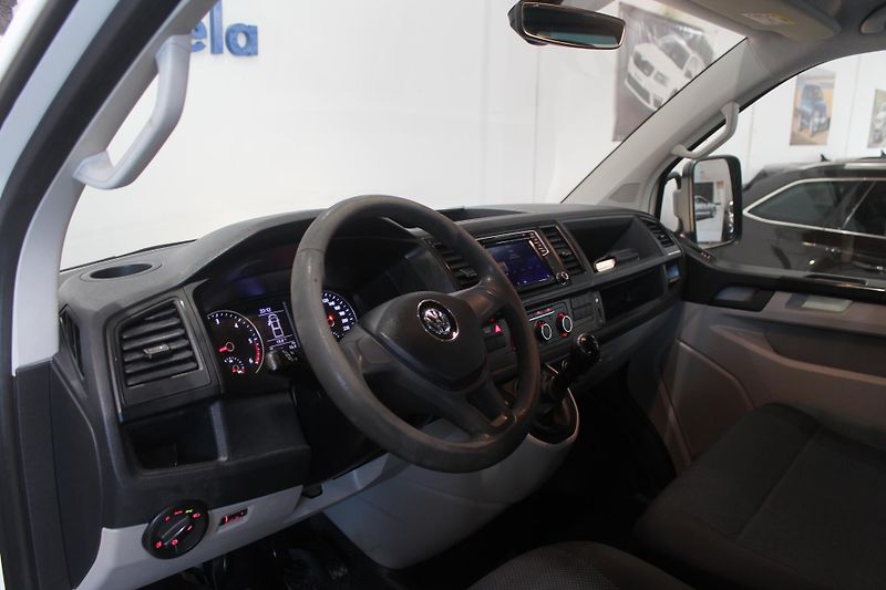 Volkswagen Transporter (2018) T6 2.0TDI 110kW Klima 6 Míst  - fotka 17 z 29