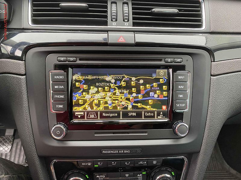 Škoda Superb (2014) 2.0 TDI, Navi, bixen - fotka 17 z 19