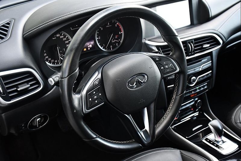 Mercedes-Benz GLA INFINITI QX30 220 CDI 4MATIC  - fotka 10 z 45