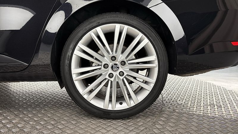 Škoda Superb 2.0 TSI DSG Style - fotka 19 z 31